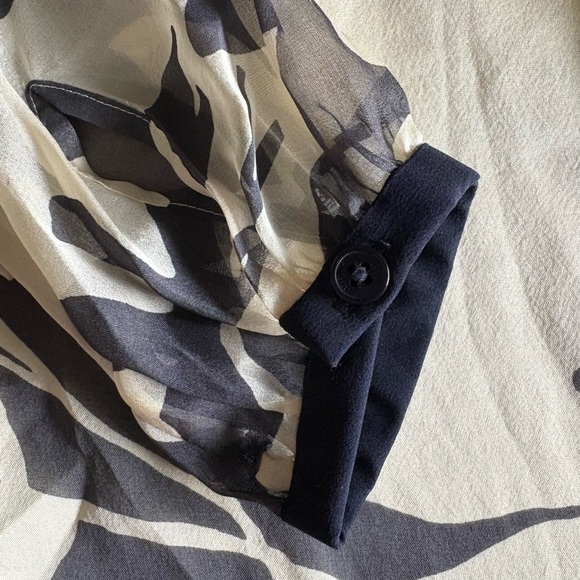 Tory Burch Gray and Cream Graphic Blouse with Peter Pan Collar Size 4 - Picture 5 of 7